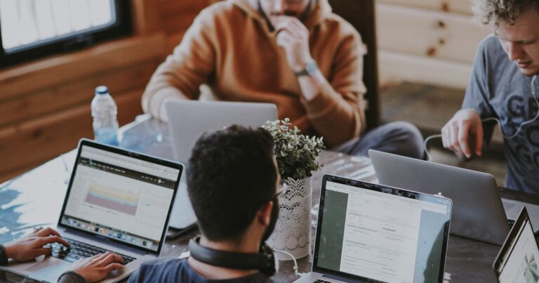 7 Ways to Make Money as a Virtual Assistant and Earn $25–$75 Per Hour